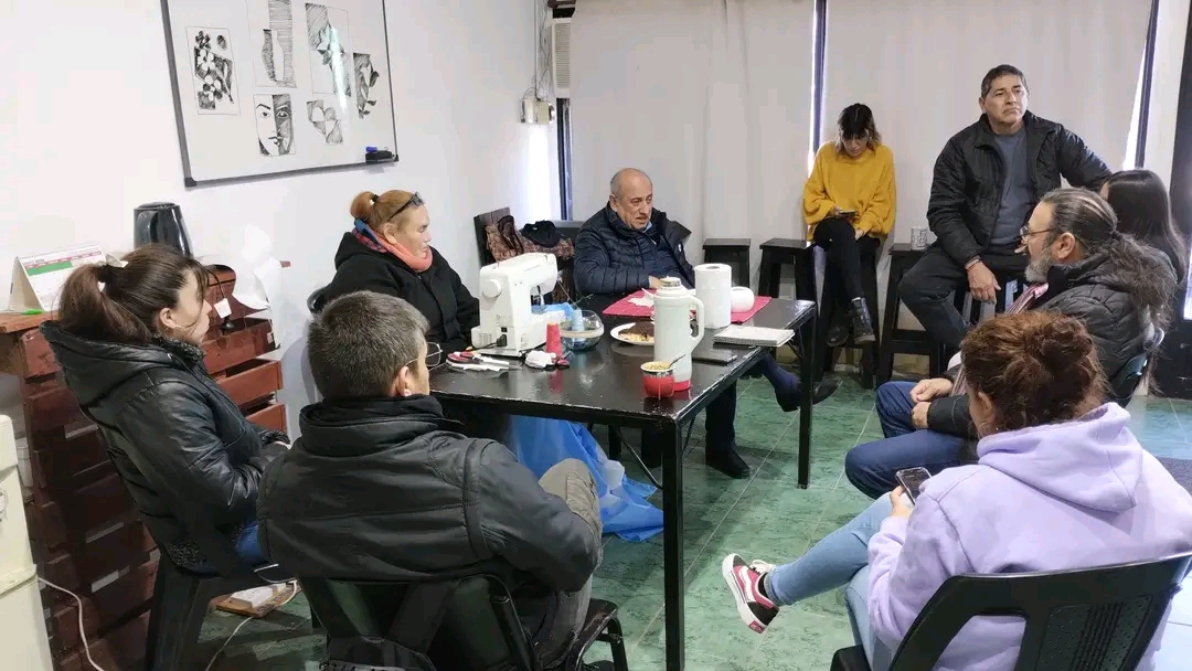 La gestión de Rossi paga aguinaldo, otorga bonos y sostiene el ritmo de obras